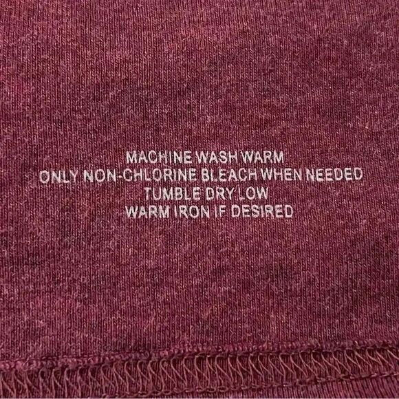 J Peterman  Trendy Burgundy Crewneck Cotton Soft Short Sleeves T-Shirt SZ L - Picture 12 of 15